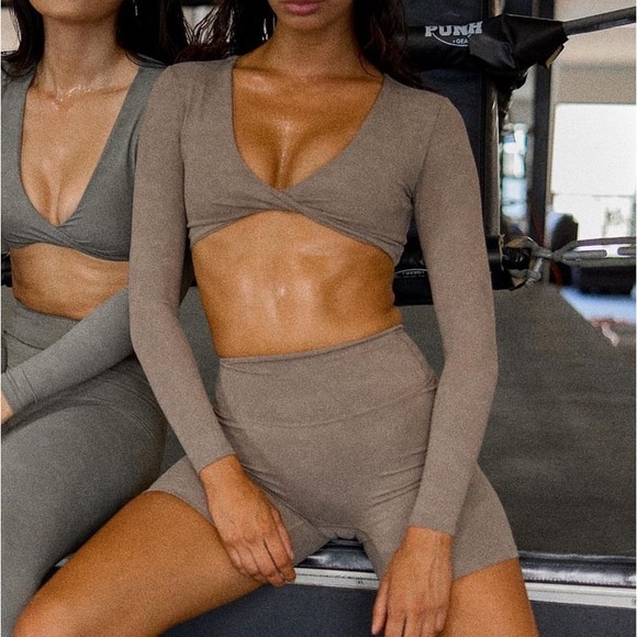 Crop shop boutique crop top in mocha - Picture 3 of 8